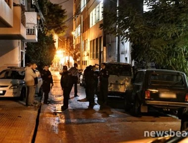 Πειραιάς: Βρέθηκε καμένο το λευκό βαν με το οποίο έγινε η δολοφονική επίθεση